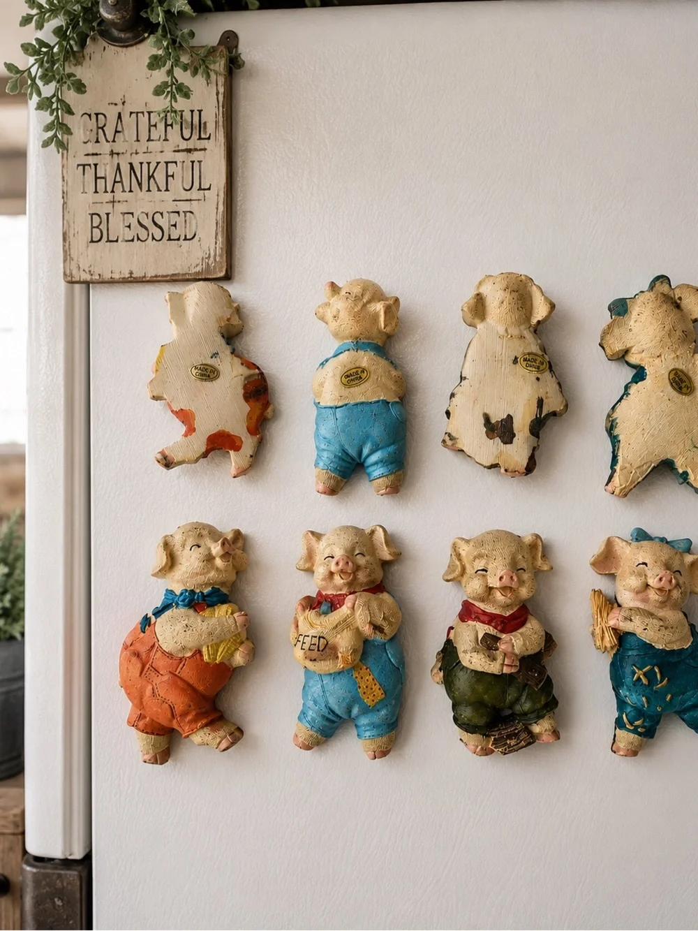 Vintage Ganz 1992 pigsville refrigerator magnet lot Home Wall Decor Pig Figurine